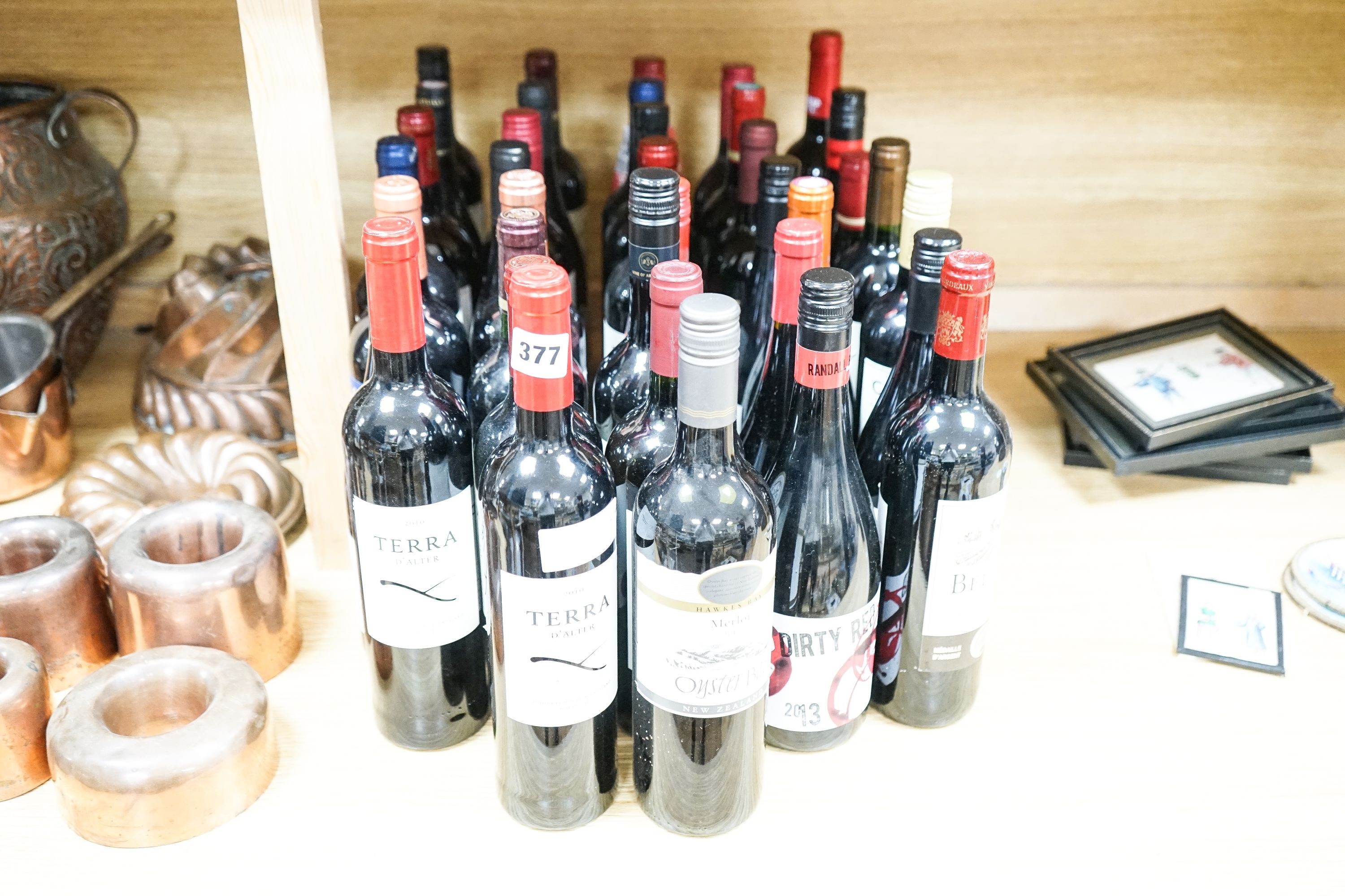 A quantity of various red wines (37)